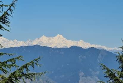 उत्तराखंड: मसूरी में बर्फ से ढकी पहाड़ियां देखने उमड़े पर्यटक, चारधाम यात्रा मार्गों पर यातायात सुचारू uttarakhand weather update news: weather clear in uttarakhand