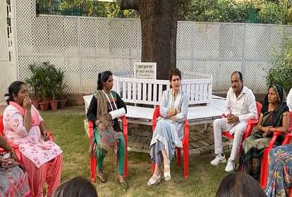 शाहजहांपुर: आशा कार्यकर्ता से मुलाकात कर प्रियंका गांधी ने दिया न्याय दिलाने का आश्वासन, महिला दरोगा से हुई थी हाथापाई Priyanka gandhi assured to get justice after meeting Asha worker there was a scuffle with the lady inspector
