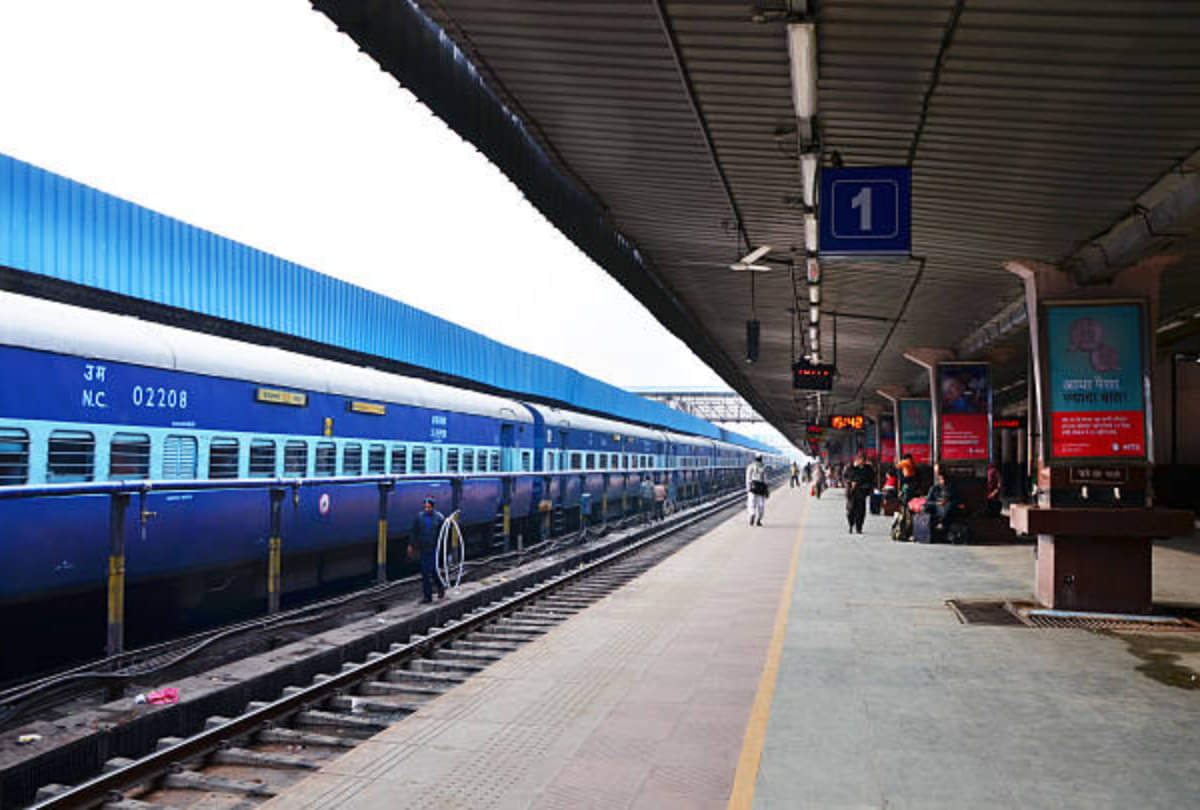 Indian Railways: ट्रेन से यात्रा करने जा रहे हैं, तो पहले जान लीजिए ये जरूरी नियम, वरना देना होगा भारी जुर्माना indian railways western railways Alert due to covid rules 500 rupees fine for not wearing mask in train