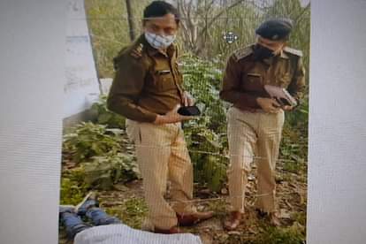 शामली में मर्डर: संविदा लाइनमैन की ईंट से सिर कुचलकर हत्या, नलकूप पर पड़ी मिली लाश, हिरासत में दो युवक UP Crime News: contract lineman was attacked with brick and murdered in Shamli district