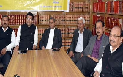 मेरठ: हाईकोर्ट बेंच की मांग तेज, आज न्यायिक कार्य नहीं करेेंगे वकील, चेयरमैन और संयोजक में मतभेद Demand for High Court Bench intensified, today there will be no judicial work