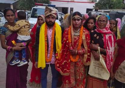 पुलिस कोतवाली में गाजे-बाजे के बीच सात फेरे लेकर बने जिंदगी के हमसफर Humsafar of life made with seven rounds in the police kotwali