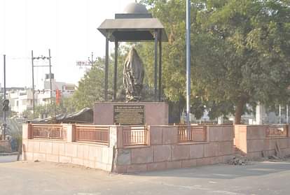 बदलता आगरा: चार साल में 50 सड़कों और चौराहों की बदल गई पहचान, नहीं बदले हालात, पढ़िए पूरी खबर 50 Roads Renamed In Four Year Agra News