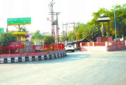 बदलता आगरा: चार साल में 50 सड़कों और चौराहों की बदल गई पहचान, नहीं बदले हालात, पढ़िए पूरी खबर 50 Roads Renamed In Four Year Agra News