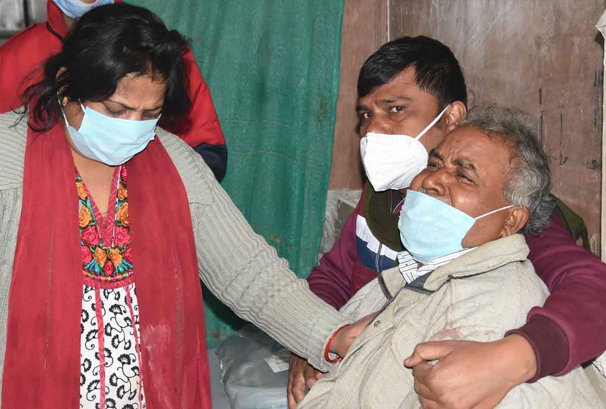यूपी: कानपुर में फिर वकील की हत्या, घंटी बजाकर बाहर बुलाया पैर छुए फिर मार दी गोली, सुपारी किलिंग का शक UP: Lawyer murdered again in Kanpur, called outside after ringing a bell and then shot