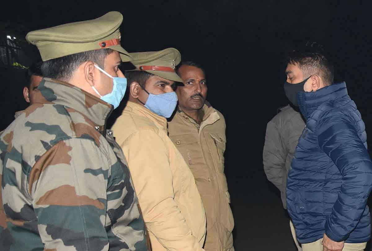 यूपी: कानपुर में फिर वकील की हत्या, घंटी बजाकर बाहर बुलाया पैर छुए फिर मार दी गोली, सुपारी किलिंग का शक UP: Lawyer murdered again in Kanpur, called outside after ringing a bell and then shot