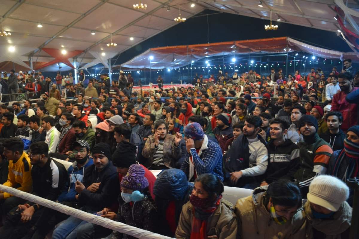 म्यूजिक नाइट: सोना मोहापात्रा ने गाया अंबरसरिया तो खूब झूमे मुजफ्फरनगर युवा, बी प्राक इसलिए नहीं हो सके शामिल Music Night: Sona Mohapatra performed in Muzaffarnagar, singer B prak  could not attend the prgramme