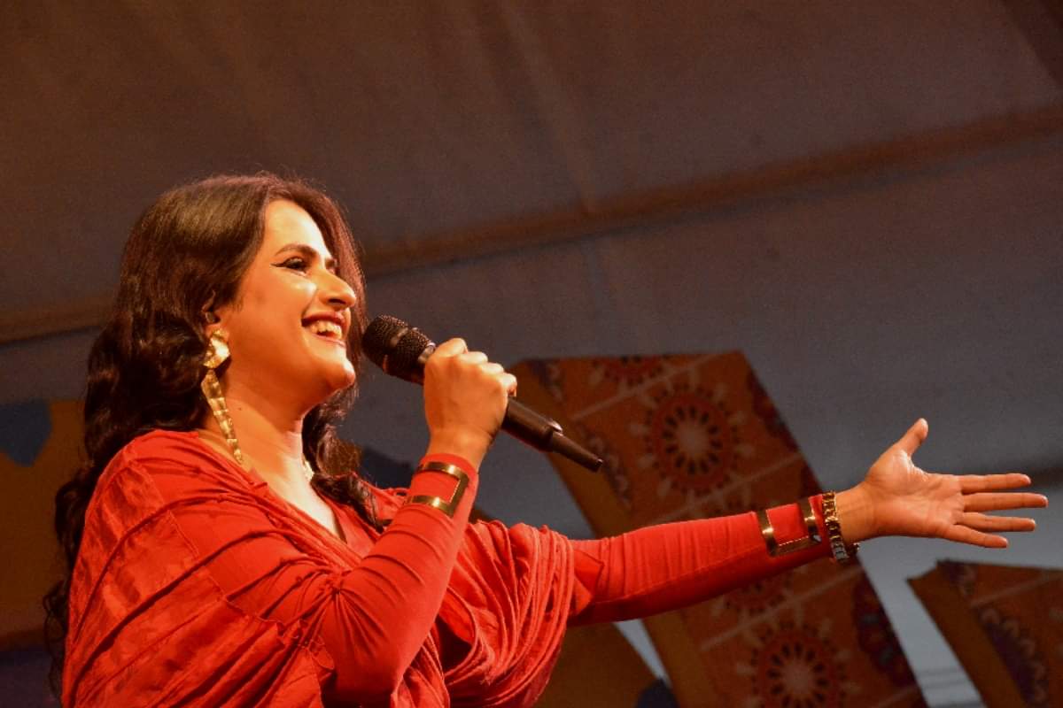 म्यूजिक नाइट: सोना मोहापात्रा ने गाया अंबरसरिया तो खूब झूमे मुजफ्फरनगर युवा, बी प्राक इसलिए नहीं हो सके शामिल Music Night: Sona Mohapatra performed in Muzaffarnagar, singer B prak  could not attend the prgramme