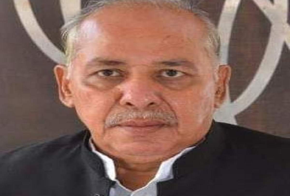 पुष्पराज की हैसियत: 30 देशों में जमा रखी हैं इत्र के कारोबार की जड़ें, बहीखातों से सियासत तक हासिल किया मुकाम Kannauj IT Raid Samajwadi Perfume Businessman Pushparaj Jain IT raids on the premises of SP MLC Pushpraj Jain Pumpi spread fragrance business in 30 countries