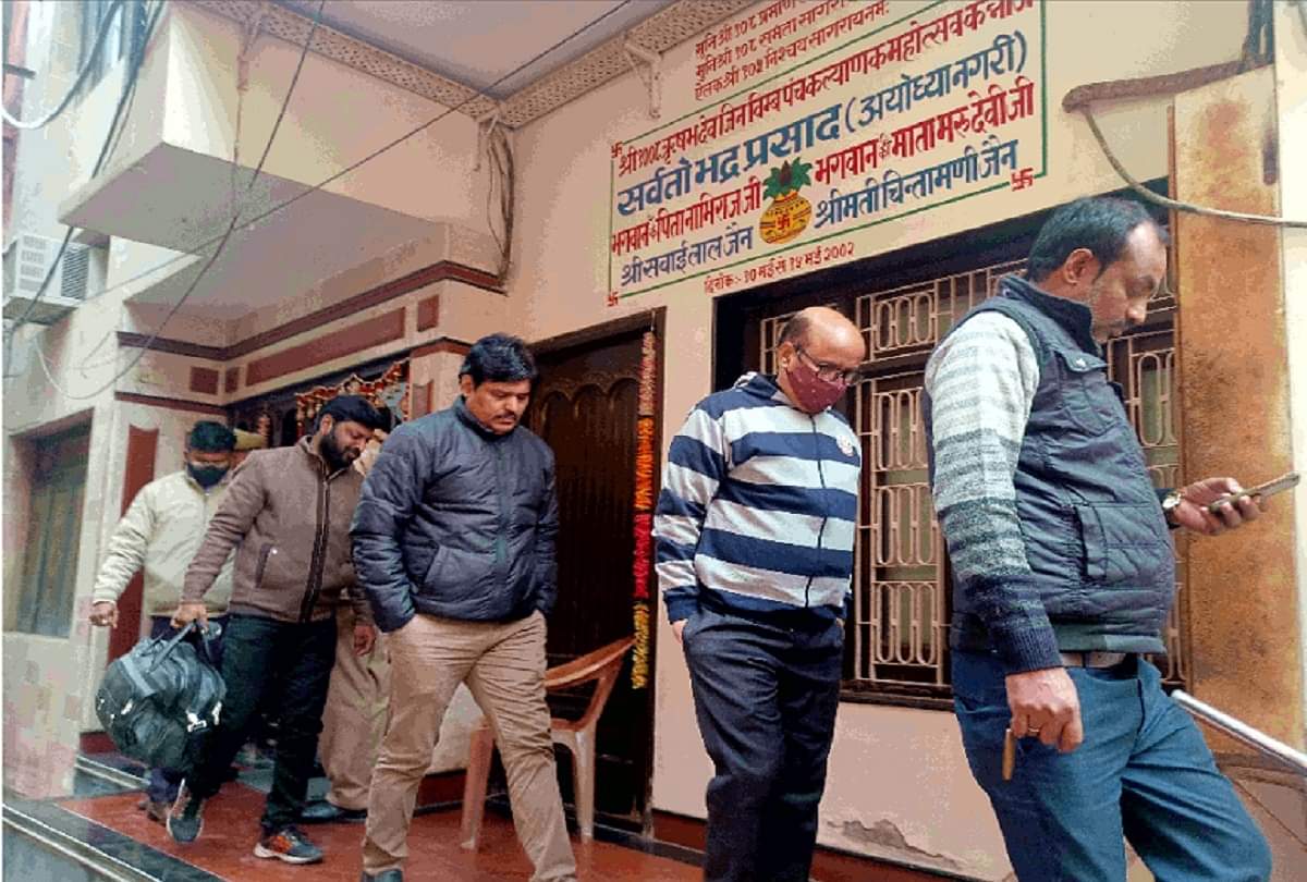 पुष्पराज की हैसियत: 30 देशों में जमा रखी हैं इत्र के कारोबार की जड़ें, बहीखातों से सियासत तक हासिल किया मुकाम Kannauj IT Raid Samajwadi Perfume Businessman Pushparaj Jain IT raids on the premises of SP MLC Pushpraj Jain Pumpi spread fragrance business in 30 countries