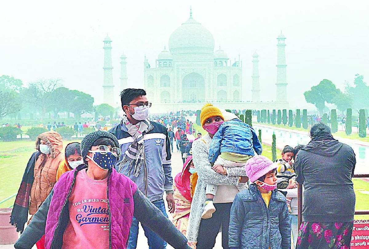 पर्यटन: बढ़ते संक्रमण व बारिश से सैलानियों की संख्या में गिरावट, ताजमहल पर कोरोना काल में हुए ये बदलाव Corona Virus Infection And Bad Weather Effects Taj Mahal Tourists