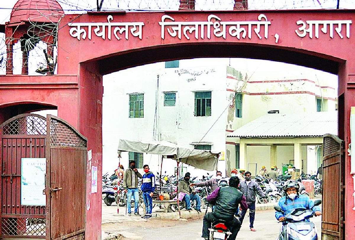 पर्यटन: बढ़ते संक्रमण व बारिश से सैलानियों की संख्या में गिरावट, ताजमहल पर कोरोना काल में हुए ये बदलाव Corona Virus Infection And Bad Weather Effects Taj Mahal Tourists