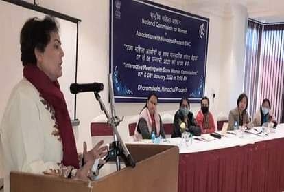 राष्ट्रीय महिला आयोग: अध्यक्ष रेखा शर्मा बोलीं- सामाजिक सोच में कमी ने महिलाओं को रखा पिछड़ा National Commission for Women chairman Rekha Sharma said - lack of social thinking kept women backward