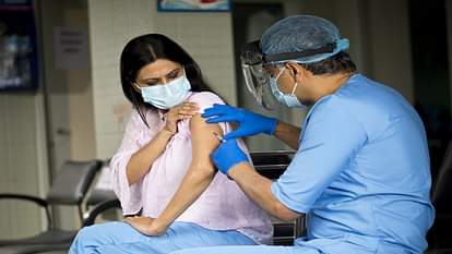Corona Vaccine: वायरस के सभी वैरिएंट्स पर कारगर साबित होगी ये वैक्सीन, ऐसे काम करेंगे स्पाइक प्रोटीन टीके Corona Vaccine: spike protein vaccines will work on all variants of the coronavirus