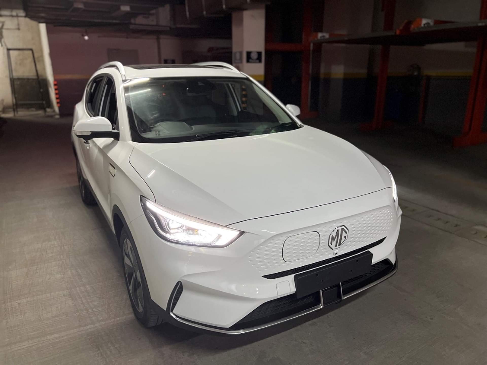 MG ZS EV: एमजी ने शुरू की ZS EV के सस्ते वैरिएंट की बिक्री, जानें कीमत-फीचर्स, Nexon EV को देगी टक्कर MG Motor India launches MG ZS EV Excite Base Variant Know Price Features Range News in Hindi