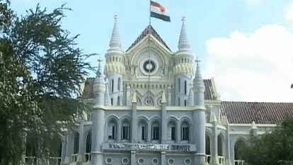 MP News: तेल घोटाला मामले में सैन्य अफसरों को हाईकोर्ट से राहत, सीबीआई कोर्ट की सजा को किया निरस्त MP News: Relief to military officers from High Court in oil scam case, sentence awarded by CBI court canceled