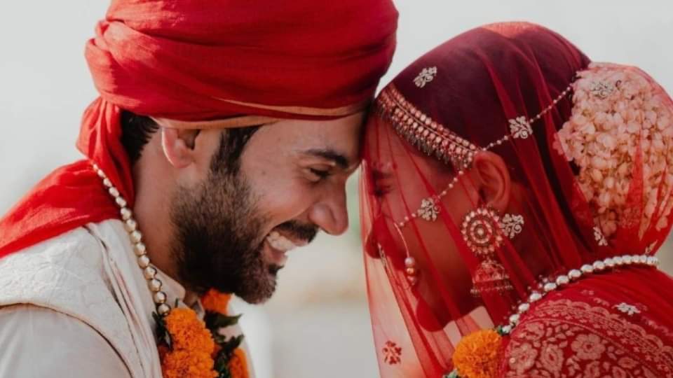 Holi 2022: शादी के बाद पहली बार ये स्टार कपल्स साथ मनाएंगे होली, एक-दूसरे को लगाएंगे प्यार का रंग Holi 2022 vicky kaushal katrina kaif to rajkumar rao patralekha These star couples will play Holi together for the first time after marriage