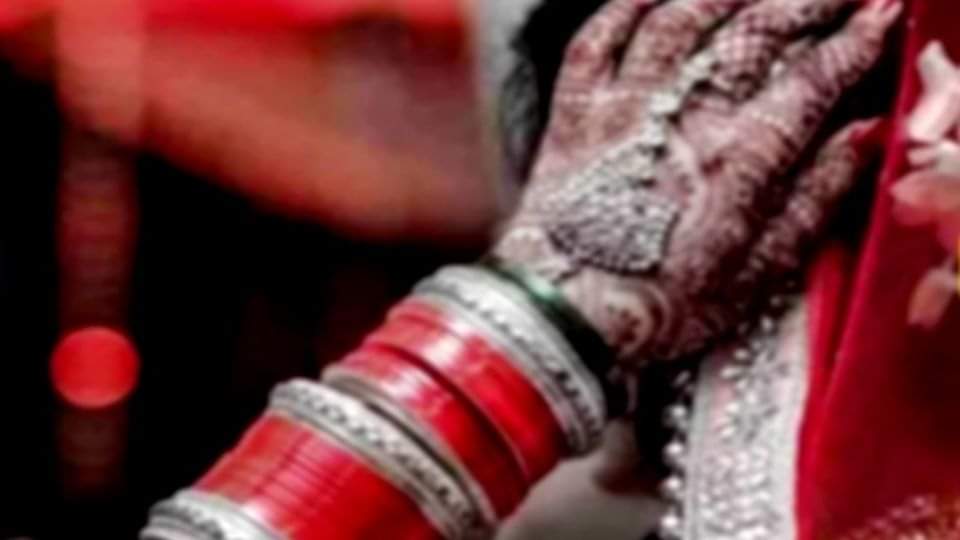 Viral Note: विशाल 26 अप्रैल को मेरी शादी है, मुझे भगा ले जाना, 10 रुपये के नोट पर कुसुम का लिखा मैसेज वायरल viral news in hindi girlfriend wrote to boyfriend on rs 10 note my marriage is on 26th april you drive to me away