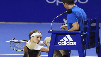 Alexander Zverev Controversy: ओलंपिक चैंपियन एलेक्जेंडर ज्वेरेव के खिलाफ हुई बड़ी कार्रवाई, इस गलती की वजह से भारी जुर्माने के साथ लगा आठ हफ्ते का बैन Tokyo Olympic champion Germany tennis player Alexander Zverev put On Probation for an year Over Mexico Meltdown, suspension looms
