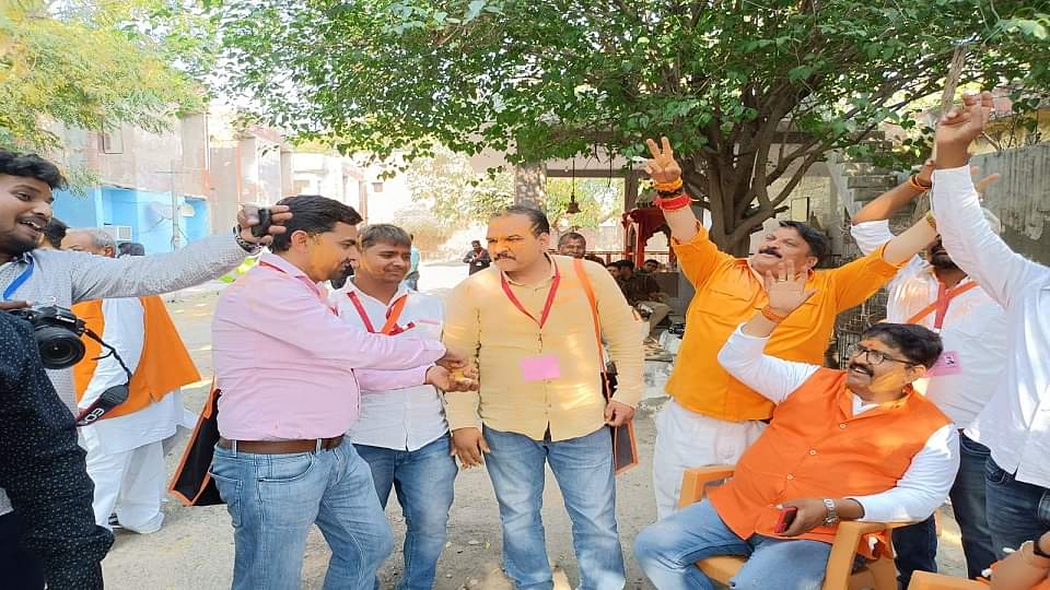 UP Election Result 2022: चुनाव परिणाम आते ही जश्न में डूबे भाजपाई, दिखा गजब का जोश, देखें तस्वीरें UP Election Result 2022 BJP workers celebretion in agra