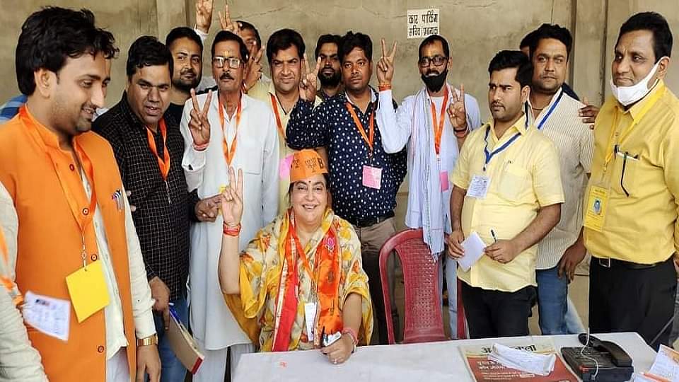 UP Election Result 2022: चुनाव परिणाम आते ही जश्न में डूबे भाजपाई, दिखा गजब का जोश, देखें तस्वीरें UP Election Result 2022 BJP workers celebretion in agra