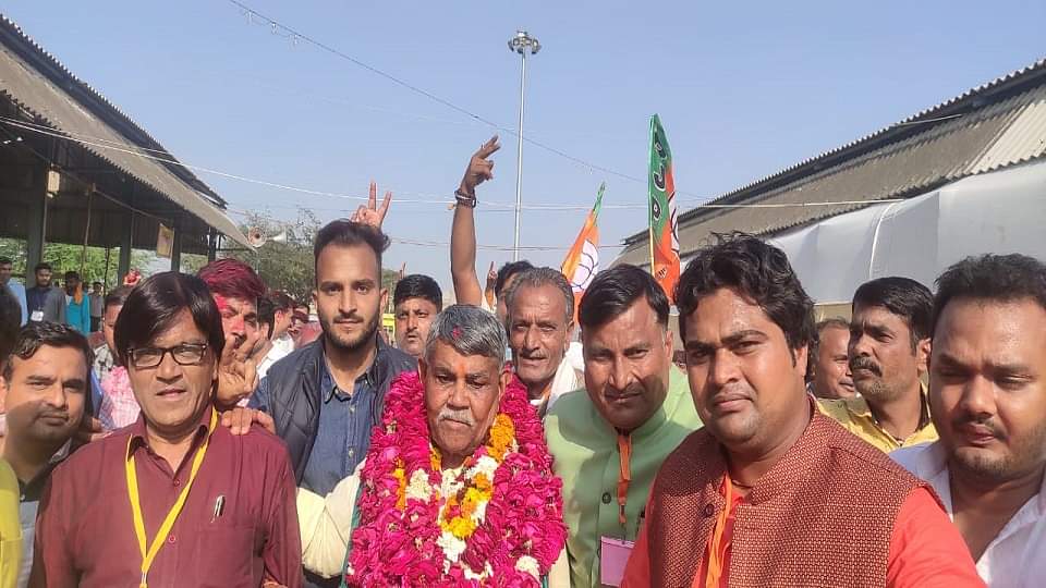 UP Election Result 2022: चुनाव परिणाम आते ही जश्न में डूबे भाजपाई, दिखा गजब का जोश, देखें तस्वीरें UP Election Result 2022 BJP workers celebretion in agra