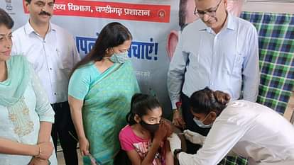 12-14 साल के बच्चों का टीकाकरण शुरू: कोरोना को मात देने का दिखा जज्बा... बच्चे अकेले पहुंचे टीका लगवाने 12-14 year old children started getting Corona vaccine dose in Chandigarh