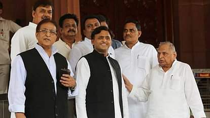 Azam Khan Released: आजम की रिहाई पर अखिलेश ने किया स्वागत, कहा- झूठ के लम्हे होते हैं, सदियां नहीं Azam Khan released from Sitapur jail Akhiesh Yadav welcomes him tweets lies have few moments not centuries