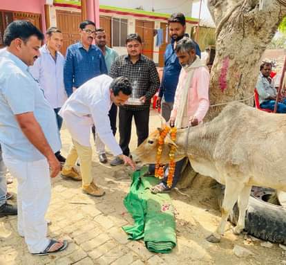 मेले में ग्रामीणों को दी पशुओं में होने वाली बीमारी की जानकारी In the fair, the villagers were informed about the diseases caused by animals.
