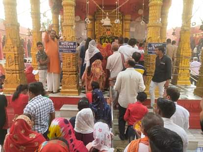 Chaitra Navratri 2023: शिव नगरी में छाया शक्ति की आराधना का उल्लास, जय माता दी और जय श्रीराम के लगे जयकारे Chaitra Navratri 2023 and Ram navami Varanasi Shiva city engrossed in worship of maa durga