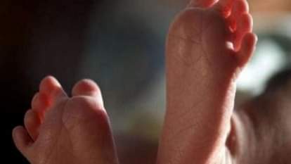 Kushinagar News: ट्रैक्टर की चपेट में आने से दो साल के बच्चे की मौत Two-year-old child dies after being hit by a tractor