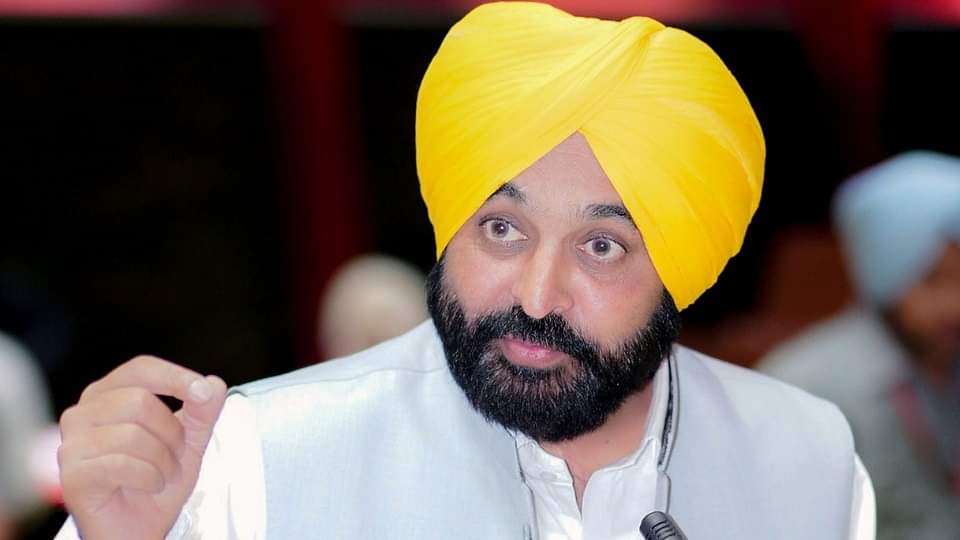 Bhagwant Mann Marriage: मामा कांग्रेसी तो चाचा आप कार्यकर्ता, सीएम भगवंत मान की दुल्हनियां का सियासी कनेक्शन Bhagwant Mann Gurpreet Kaur Wedding Dr. Gurpreet family has political influence