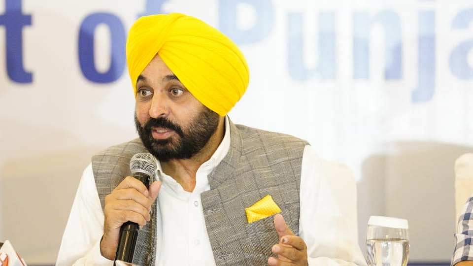 Bhagwant Mann Marriage: आज सीएम भगवंत मान की शादी, सात नहीं लेंगे चार फेरे, जानें इसके पीछे की वजह Punjab CM Bhagwant Mann to get married Thursday