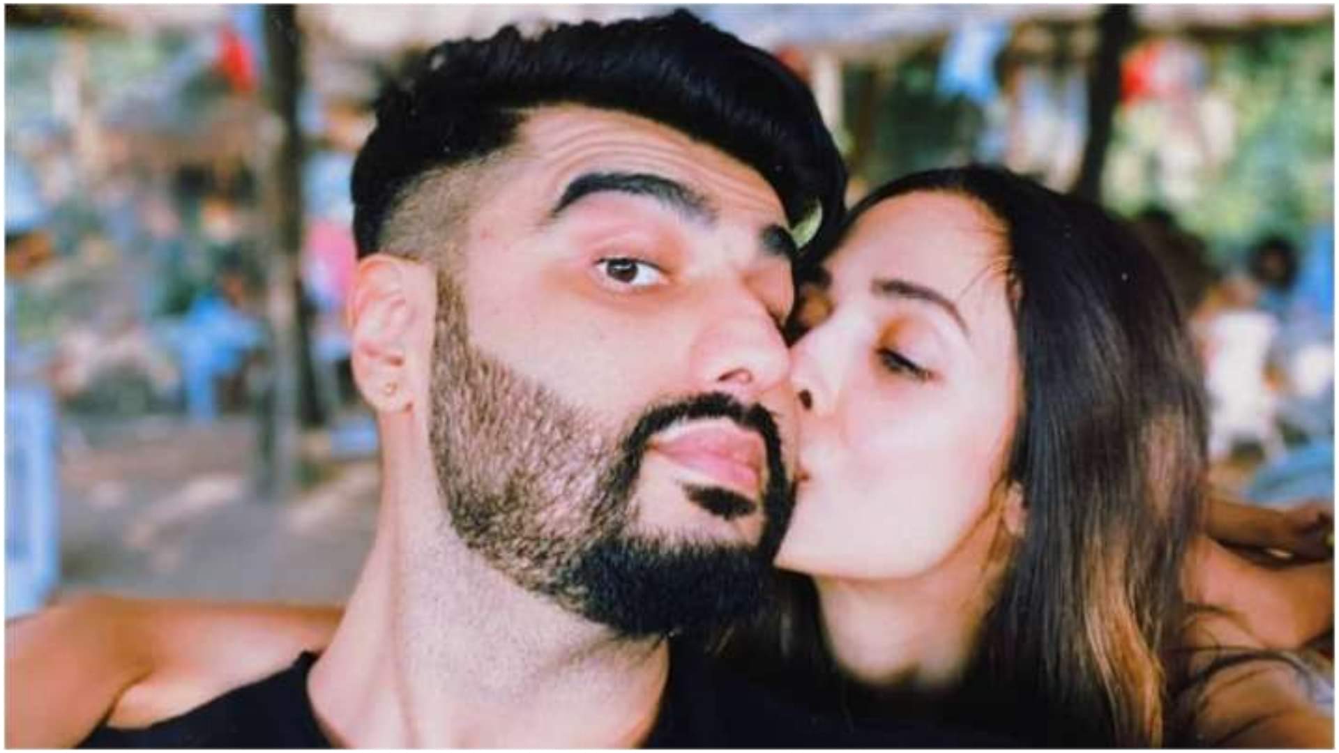 Arjun Kapoor Birthday: एफिल टावर के सामने लेडी लव मलाइका के साथ रोमांटिक हुए अर्जुन, शेयर की कोजी फोटोज Arjun Kapoor Birthday: Actors shares romantic photos with lady love Malaika Arora from Paris