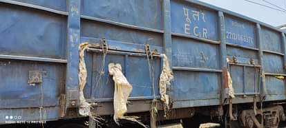 जर्जर बोगियों से परियोजनाओं में पहुंच रहा कोयला Coal reaching the projects from dilapidated bogies