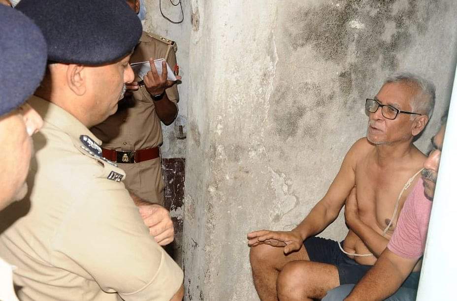 Kanpur Double Murder: बेटे-बहू का गला रेता, फिर हाथ धोए और बनाने लगा कहानी, घटनास्थल देख कांप गए पुलिसकर्मी Kanpur Double Murder case Accused Deep Tiwari slit throat of son and daughter-in-law, then washed his hands and started making story