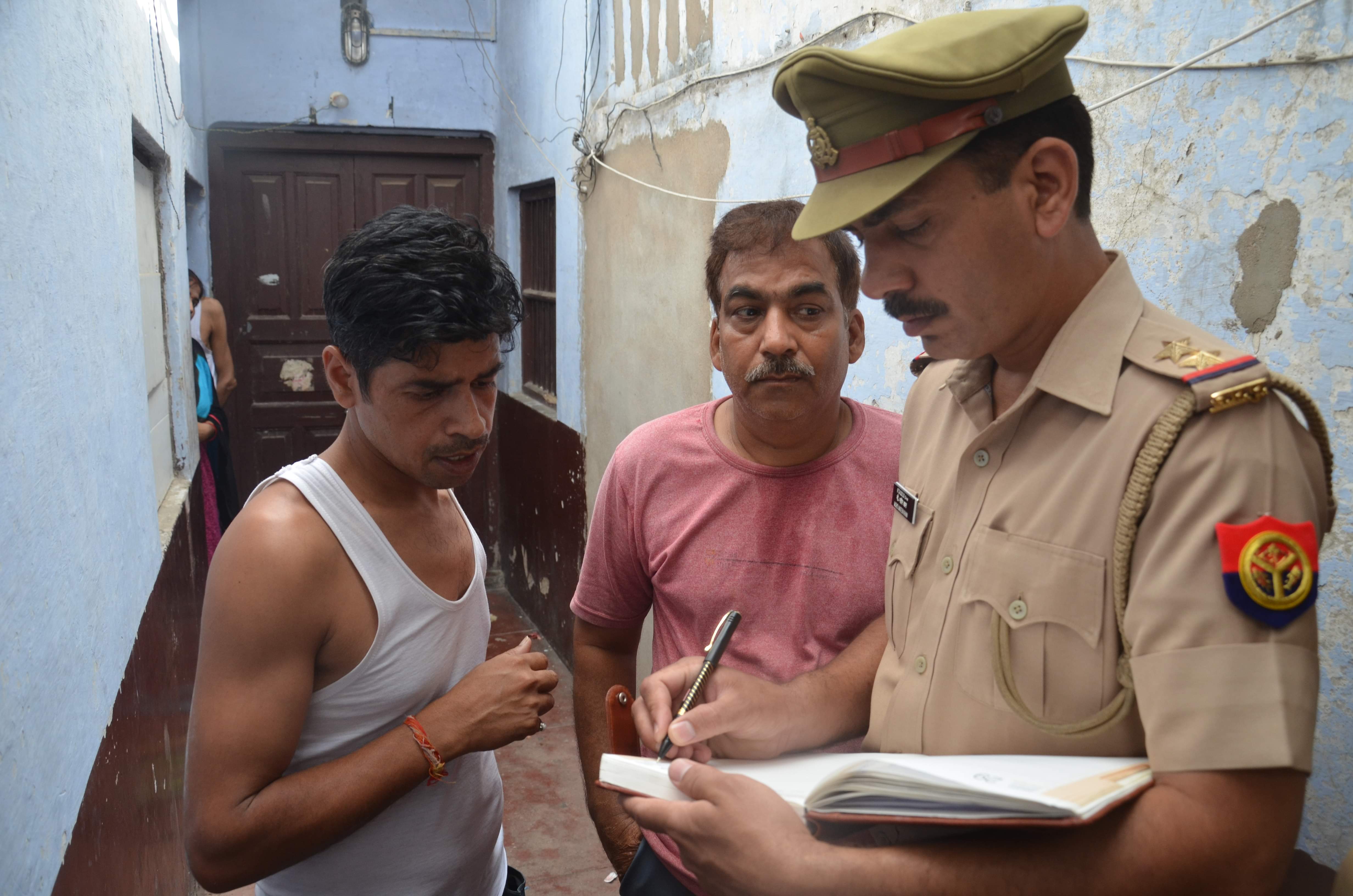 Kanpur Double Murder: बेटे-बहू का गला रेता, फिर हाथ धोए और बनाने लगा कहानी, घटनास्थल देख कांप गए पुलिसकर्मी Kanpur Double Murder case Accused Deep Tiwari slit throat of son and daughter-in-law, then washed his hands and started making story