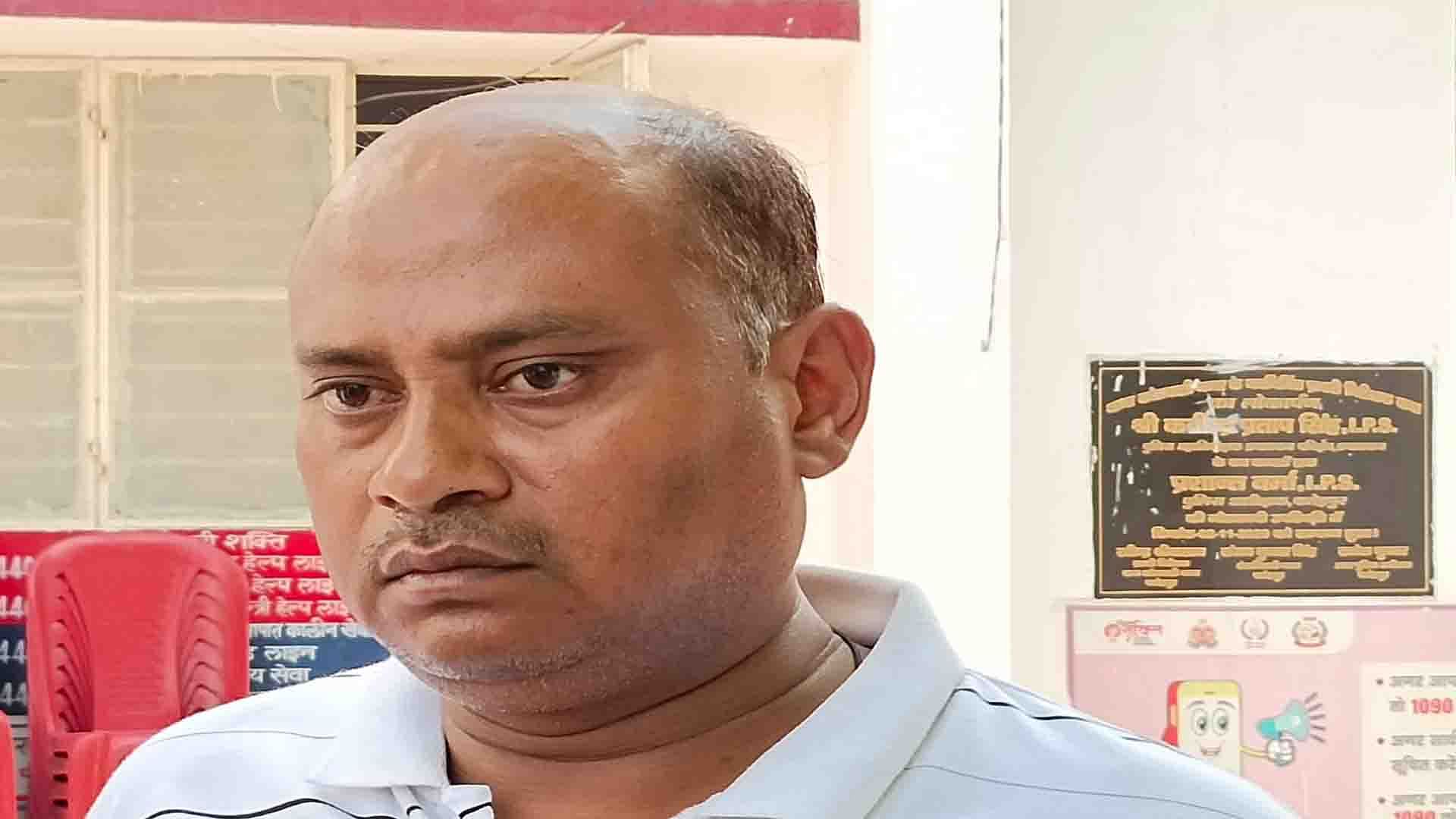 Fatehpur: Senior clerk of DI office caught taking bribe