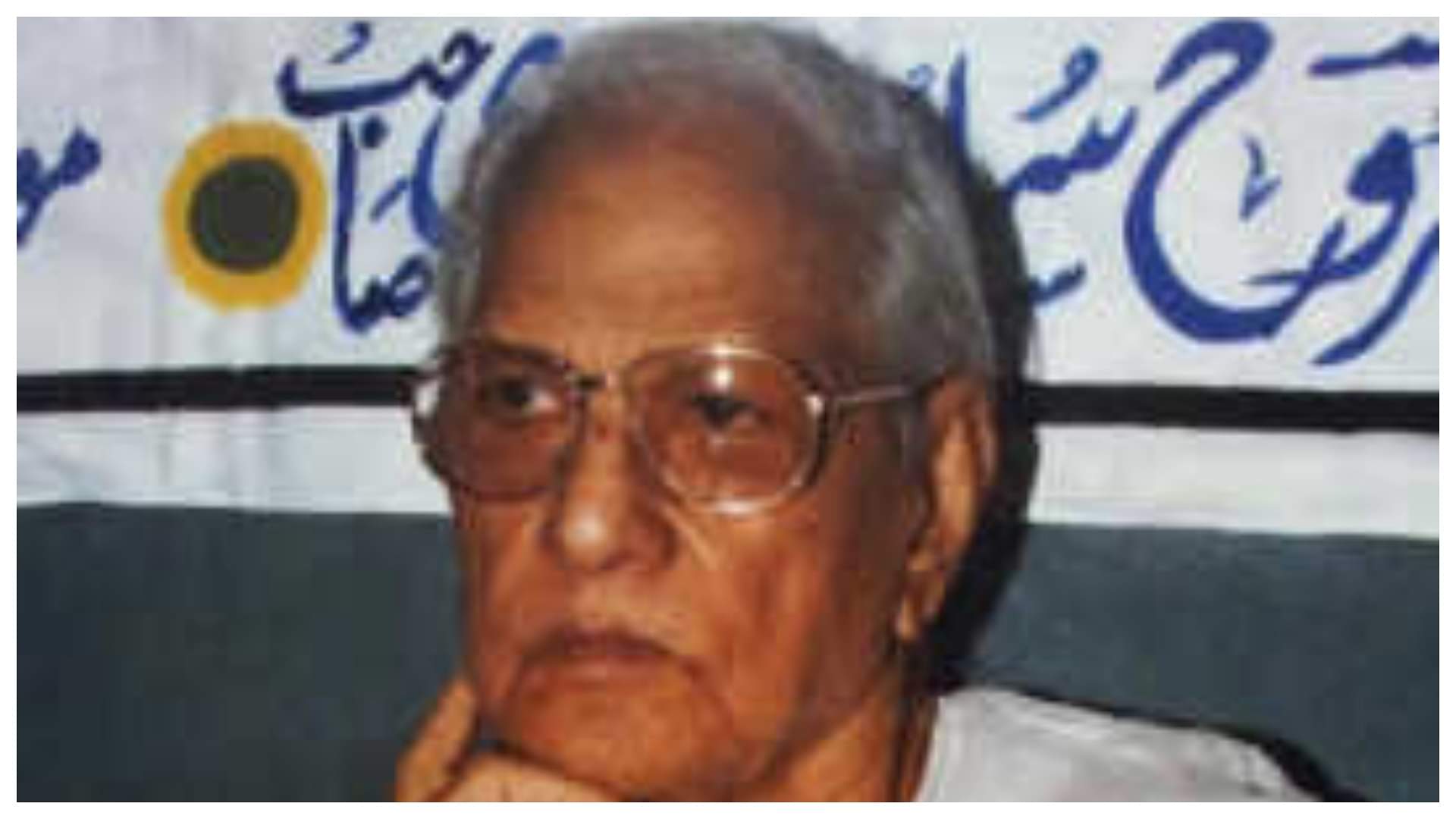 Majrooh Sultanpuri: नब्ज देखने वाले हकीम से दिल छूने वाले शायर ऐसे बने मजरूह सुल्तानपुरी, खाई थी जेल की भी हवा Majrooh Sultanpuri Death Anniversary: Great Indian Urdu poet and lyricist wrote lyrics for Hindi film soundtracks