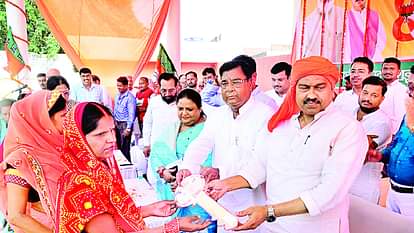 मंत्री टेनी का आरोप: राहुल-सोनिया ने 50 लाख में खरीदी 2000 करोड़ की संपत्ति, आतंकी का समर्थन कर चुके अखिलेश Union minister Ajay mishra teni in Bahraich.