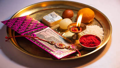 Raksha Bandhan Aarti Thali: रक्षाबंधन के दिन आरती की थाली में रखें ये चीजें, मजबूत होगा भाई बहन का रिश्ता Raksha Bandhan 2022 Thali Keep These Items In Rakhi Aarti Thali on Raksha Bandhan See Full List
