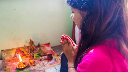 Kajari Teej Vrat Katha: आज है कजरी तीज, इस व्रत कथा को सुनकर मिलेगा अखंड सौभाग्य का आशीर्वाद Kajari Teej 2022 Vrat Katha in hindi