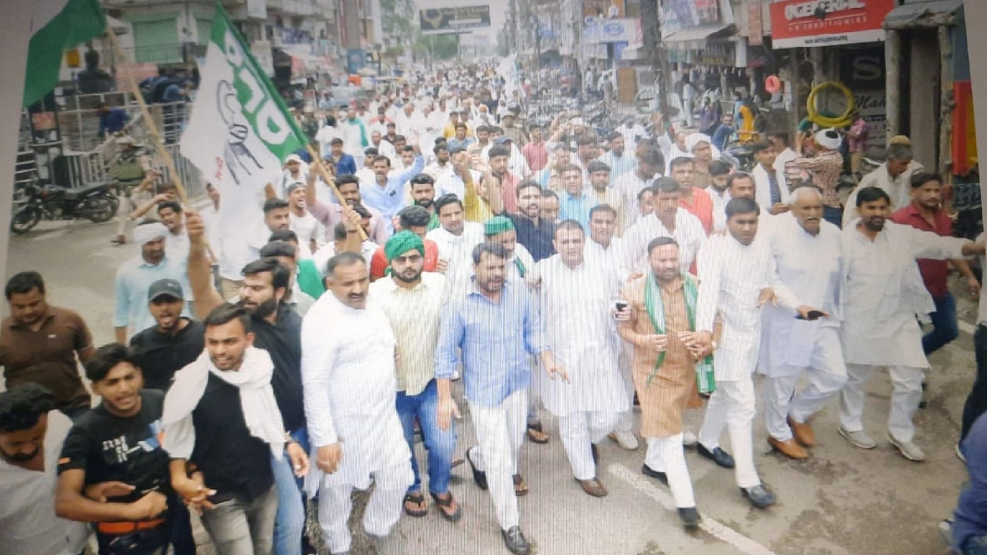 Protests are being held in western UP districts against Agneepath scheme
