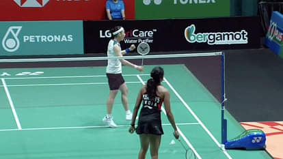 Malaysia Open 2022: वर्ल्ड नंबर-1 से हारकर टूर्नामेंट से बाहर हुई पीवी सिंधु, प्रणय का भी सफर खत्म Malaysia Open 2022: PV Sindhu out of the tournament after losing to World No. 1 Tai Tzu Ying, HS Prannoy also out of the quarterfinals