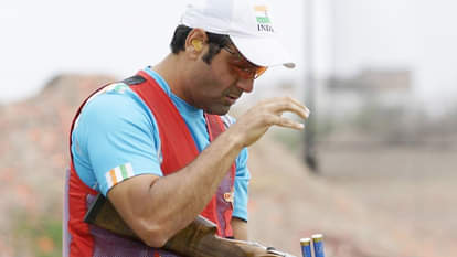 ISSF Shooting World Cup: शूटिंग वर्ल्ड कप में यूपी के मैराज खान ने रचा इतिहास, जीता स्वर्ण, पदक तालिका में शीर्ष पर टीम इंडिया ISSF Shooting World Cup: Mairaj Khan of UP created history in Shooting World Cup, won gold, Team India topped the medal table
