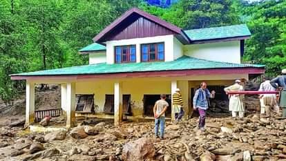 Cloud burst: डोडा और बारामुला में बादल फटा, 13 भवन बहे, जम्मू-श्रीनगर हाईवे छह घंटे ठप Cloud burst in Doda and Baramulla, 13 buildings including school were washed away
