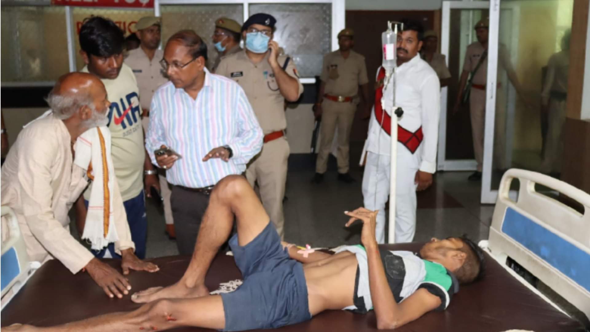 Accident: जोरदार धमाका और टुकड़ों में बंट गया ऑटो, सड़क पर बिखर गए शव, चश्मदीद ने बयां किया दर्दनाक मंजर Banda Road Accident Innova Car Collided with Auto, six passengers died in accident See Photos