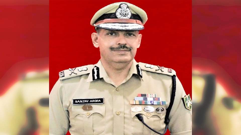 जानें कौन हैं दिल्ली के नए पुलिस कमिश्नर: आईटीबीपी में डीजी रह चुके हैं संजय अरोड़ा, नाम से थर्राता था वीरप्पन Delhi new police Commissioner Sanjay Arora appointed as new Police Commissioner of Delhi Police