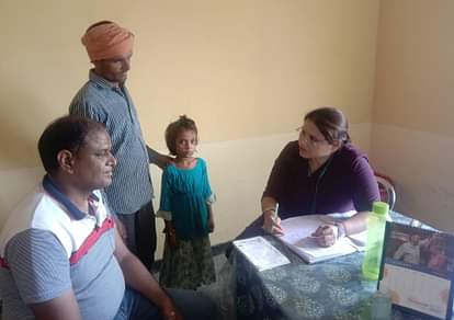 Gonda News: जन आरोग्य मेले में बेहोश हुईं महिला चिकित्सक, मची अफरा तफरी Woman got fainted in Jan Arogya Mela in Gonda.