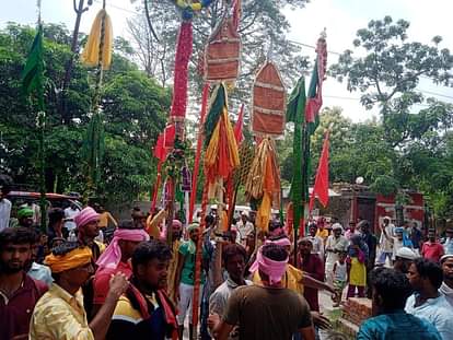 या हुसैन की सदाओं के बीच निकाला गया अलम का जुलूस moharam